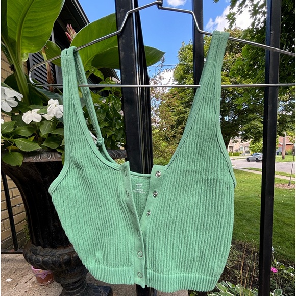 Aerie green snap up seamless tank. - Picture 2 of 3